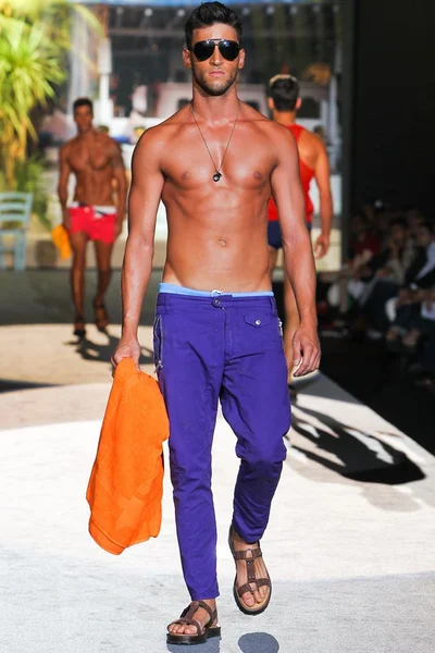 Look 14